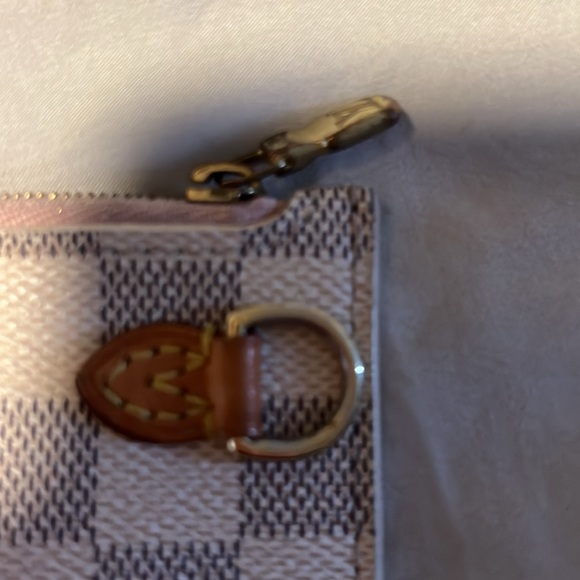 Louis Vuitton Neverfull Wristlet - Picture 3 of 9